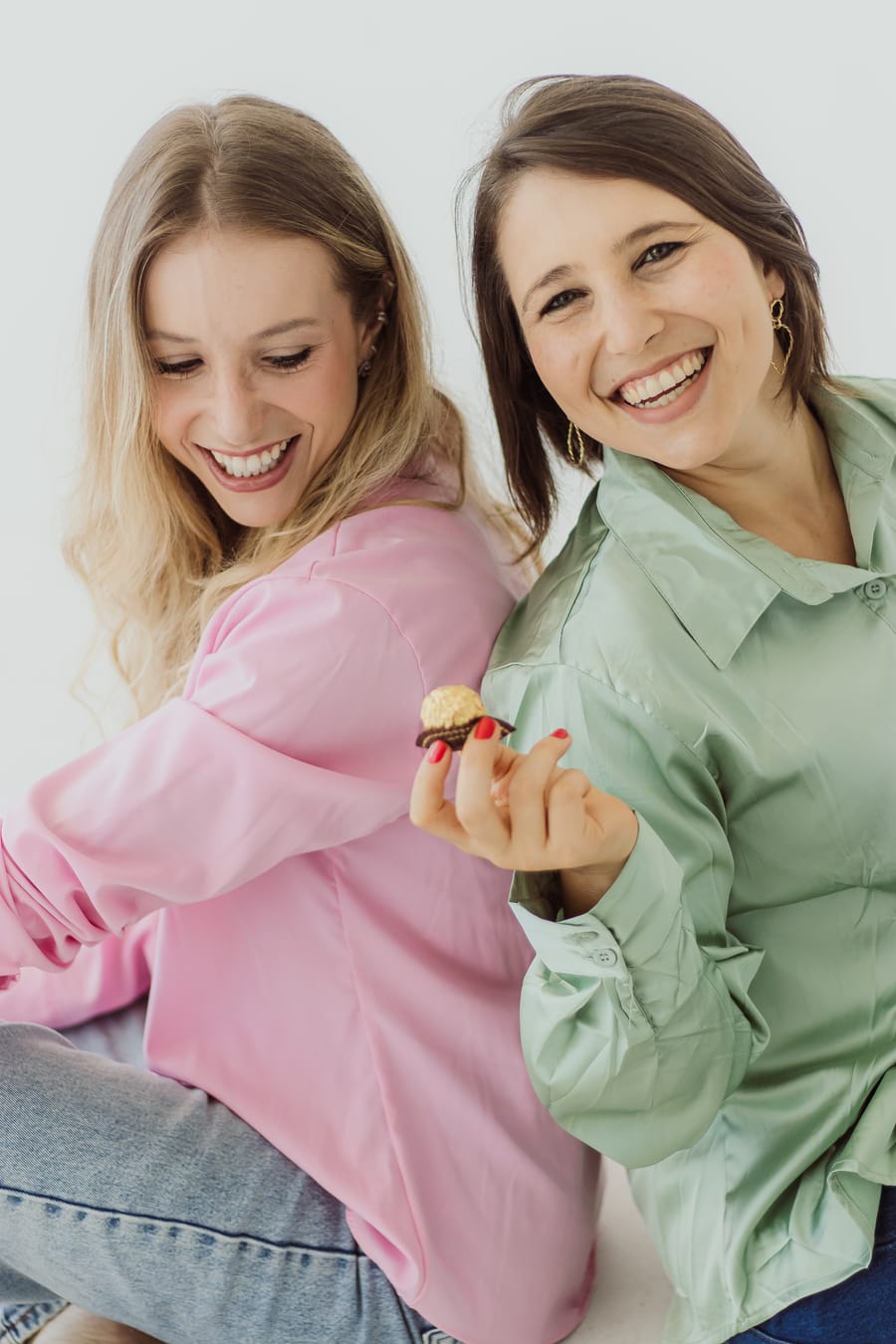 Carolina e Bianca Pavani rindo juntas