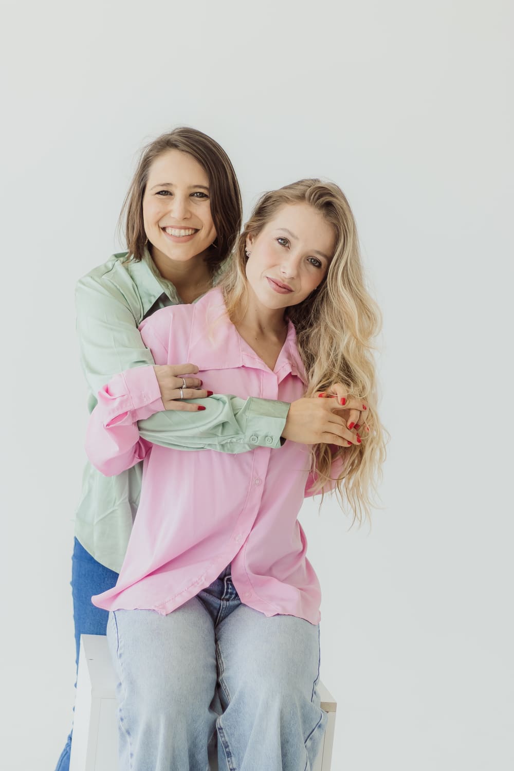 Carolina e Bianca Pavani, as duas irmãs da Pavani Integrada, sorrindo juntas